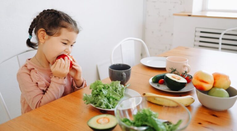 Promoting Healthy Eating Habits in Young Children: Tips for Parents and Caregivers